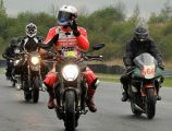 Mrtvých motorkářů přibývá, bezpečnou jízdu lze přitom nacvičit v kurzu