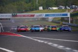 Supersporty GT3 v Mostě stále zrychlují, napínavá podívaná vyvrcholí v neděli