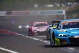 Supersporty GT3 v Mostě stále zrychlují, napínavá podívaná vyvrcholí v neděli