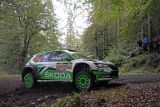 Britská rallye ve Walesu: Jezdec ŠKODA Kopecký ve vedení před týmovým kolegou Kalle Rovanperou