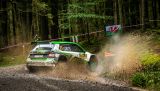 Britská rallye ve Walesu: Jezdec ŠKODA Kopecký ve vedení před týmovým kolegou Kalle Rovanperou