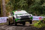 Britská rallye ve Walesu: Jezdec ŠKODA Kopecký ve vedení před týmovým kolegou Kalle Rovanperou