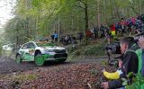 Britská rallye ve Walesu: Jezdec ŠKODA Kopecký ve vedení před týmovým kolegou Kalle Rovanperou