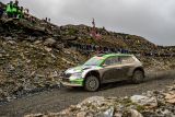 Britská rallye ve Walesu: Jezdec ŠKODA Kopecký ve vedení před týmovým kolegou Kalle Rovanperou