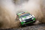 Mise splněna: tovární posádka ŠKODA Kalle Rovanperä a Jonne Halttunen vybojovala na Britské rallye ve Walesu mistrovské tituly ve WRC 2 Pro