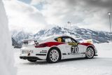 Předváděcí jízda vozu Porsche 718 Cayman GT4 Rallye na sněhu a ledu