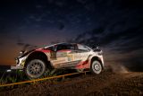 Ott Tänak z týmu TOYOTA GAZOO Racing WRT ve finiši Rallye Mexiko vybojoval druhé místo a udržel si tak své vedení v bodování závodních jezdců světového rallyového šampionátu FIA. Všechny tři vozy Toyo