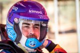 Fernando Alonso testuje Toyotu Hilux v úpravě pro Dakar