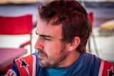 Fernando Alonso testuje Toyotu Hilux v úpravě pro Dakar
