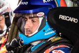 Fernando Alonso testuje Toyotu Hilux v úpravě pro Dakar