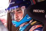 Fernando Alonso testuje Toyotu Hilux v úpravě pro Dakar