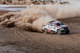 Fernando Alonso testuje Toyotu Hilux v úpravě pro Dakar