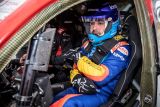 Fernando Alonso testuje Toyotu Hilux v úpravě pro Dakar