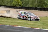 Supersporty GT3 v Mostě stále zrychlují, napínavá podívaná vyvrcholí v neděli