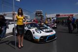 Supersporty GT3 v Mostě stále zrychlují, napínavá podívaná vyvrcholí v neděli