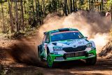 Portugalská rallye: Jan Kopecký vede s novým vozem ŠKODA FABIA R5 evo v kategorii WRC 2 Pro