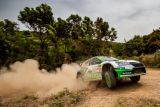 Italská rallye na Sardinii: Piloti ŠKODA Rovanperä a Kopecký na prvních dvou místech ve WRC 2 Pro