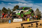 Italská rallye na Sardinii: jezdci ŠKODA Kalle Rovanperä a Jan Kopecký stále vedou ve WRC 2 Pro