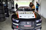 Martin Doubek trénoval před závody NASCAR v Mostě, vypověděla však technika