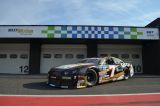 Všechny vozy NASCAR natankují v Mostě benzín OMV MaxxMotion