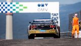 Historicky první závod NASCAR v Mostě potrápil favority