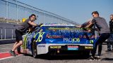 Historicky první závod NASCAR v Mostě potrápil favority
