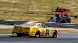 Historicky první závod NASCAR v Mostě potrápil favority