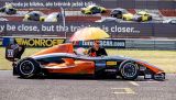 Historicky první závod NASCAR v Mostě potrápil favority