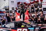 Historicky první závod NASCAR v Mostě potrápil favority