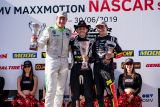 Historicky první závod NASCAR v Mostě potrápil favority