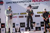 Historicky první závod NASCAR v Mostě potrápil favority