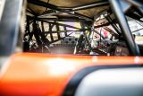 Historicky první závod NASCAR v Mostě potrápil favority