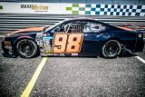Historicky první závod NASCAR v Mostě potrápil favority