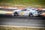 Historicky první závod NASCAR v Mostě potrápil favority