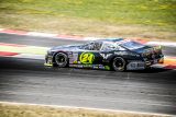 Historicky první závod NASCAR v Mostě potrápil favority