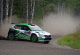 Finská rallye: místní hrdina Kalle Rovanperä jedoucí v barvách ŠKODA vede v kategorii WRC 2 Pro