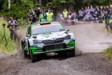 Finská rallye: místní hrdina Kalle Rovanperä jedoucí v barvách ŠKODA vede v kategorii WRC 2 Pro