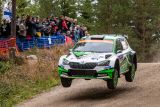 Finská rallye: místní hrdina Kalle Rovanperä jedoucí v barvách ŠKODA vede v kategorii WRC 2 Pro