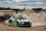 Finská rallye: místní hrdina Kalle Rovanperä jedoucí v barvách ŠKODA vede v kategorii WRC 2 Pro