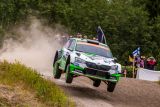 Finská rallye: místní hrdina Kalle Rovanperä jedoucí v barvách ŠKODA vede v kategorii WRC 2 Pro