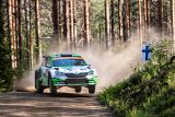Finská rallye: tovární jezdec ŠKODA Rovanperä se drží ve vedení kategorie WRC 2 Pro