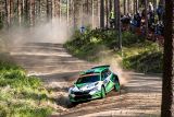 Finská rallye: tovární jezdec ŠKODA Rovanperä se drží ve vedení kategorie WRC 2 Pro