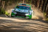Finská rallye: tovární jezdec ŠKODA Rovanperä se drží ve vedení kategorie WRC 2 Pro