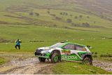 Britská rallye ve Walesu: Jezdec ŠKODA Kopecký ve vedení před týmovým kolegou Kalle Rovanperou