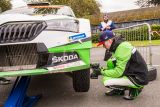 Mise splněna: tovární posádka ŠKODA Kalle Rovanperä a Jonne Halttunen vybojovala na Britské rallye ve Walesu mistrovské tituly ve WRC 2 Pro