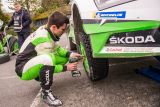 Mise splněna: tovární posádka ŠKODA Kalle Rovanperä a Jonne Halttunen vybojovala na Britské rallye ve Walesu mistrovské tituly ve WRC 2 Pro