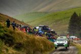Mise splněna: tovární posádka ŠKODA Kalle Rovanperä a Jonne Halttunen vybojovala na Britské rallye ve Walesu mistrovské tituly ve WRC 2 Pro