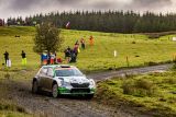 Mise splněna: tovární posádka ŠKODA Kalle Rovanperä a Jonne Halttunen vybojovala na Britské rallye ve Walesu mistrovské tituly ve WRC 2 Pro