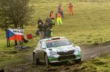 Mise splněna: tovární posádka ŠKODA Kalle Rovanperä a Jonne Halttunen vybojovala na Britské rallye ve Walesu mistrovské tituly ve WRC 2 Pro