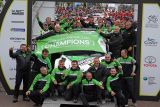 Mise splněna: tovární posádka ŠKODA Kalle Rovanperä a Jonne Halttunen vybojovala na Britské rallye ve Walesu mistrovské tituly ve WRC 2 Pro